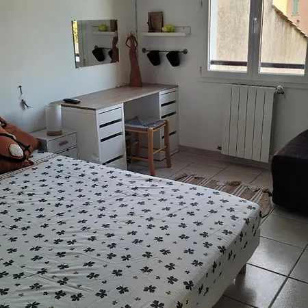 Chambre Δωμάτια σε οικογενειακή κατοικία Uzès